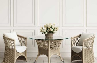Rattan Sitzgruppe im Innenraum (depositphotos.com)